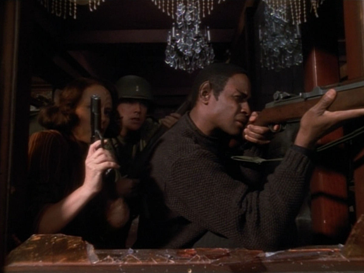extant_StarTrekVOY_4x19-TheKillingGamePart2_01633.jpg