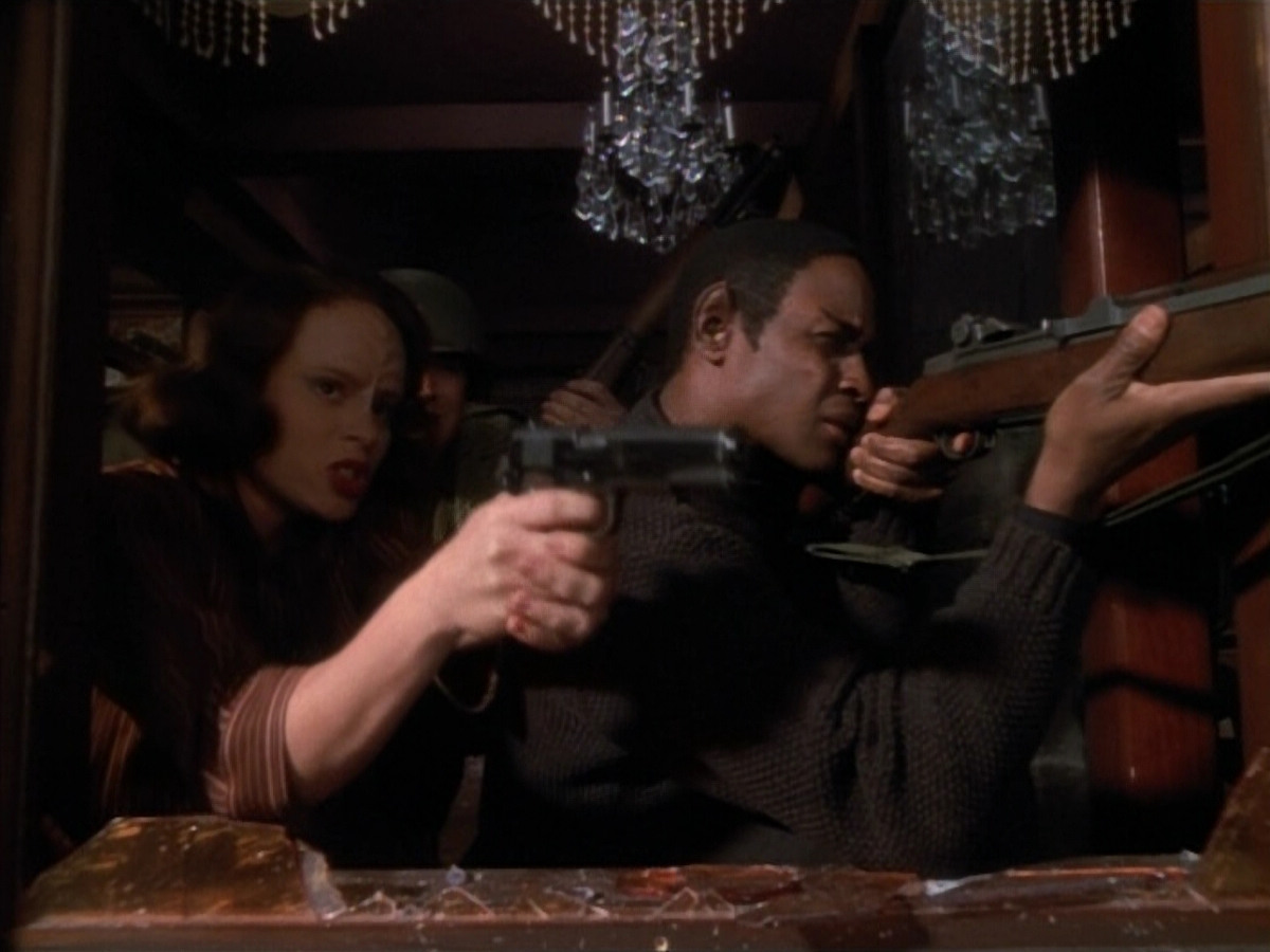 extant_StarTrekVOY_4x19-TheKillingGamePart2_01634.jpg