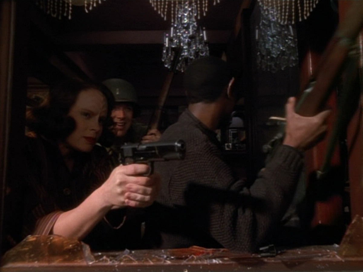 extant_StarTrekVOY_4x19-TheKillingGamePart2_01641.jpg