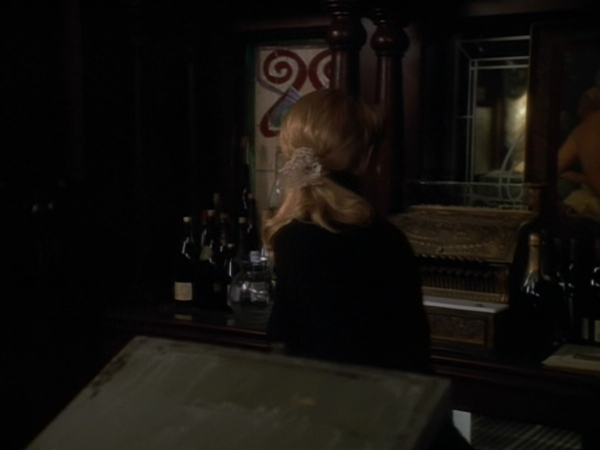 extant_StarTrekVOY_4x19-TheKillingGamePart2_01648.jpg