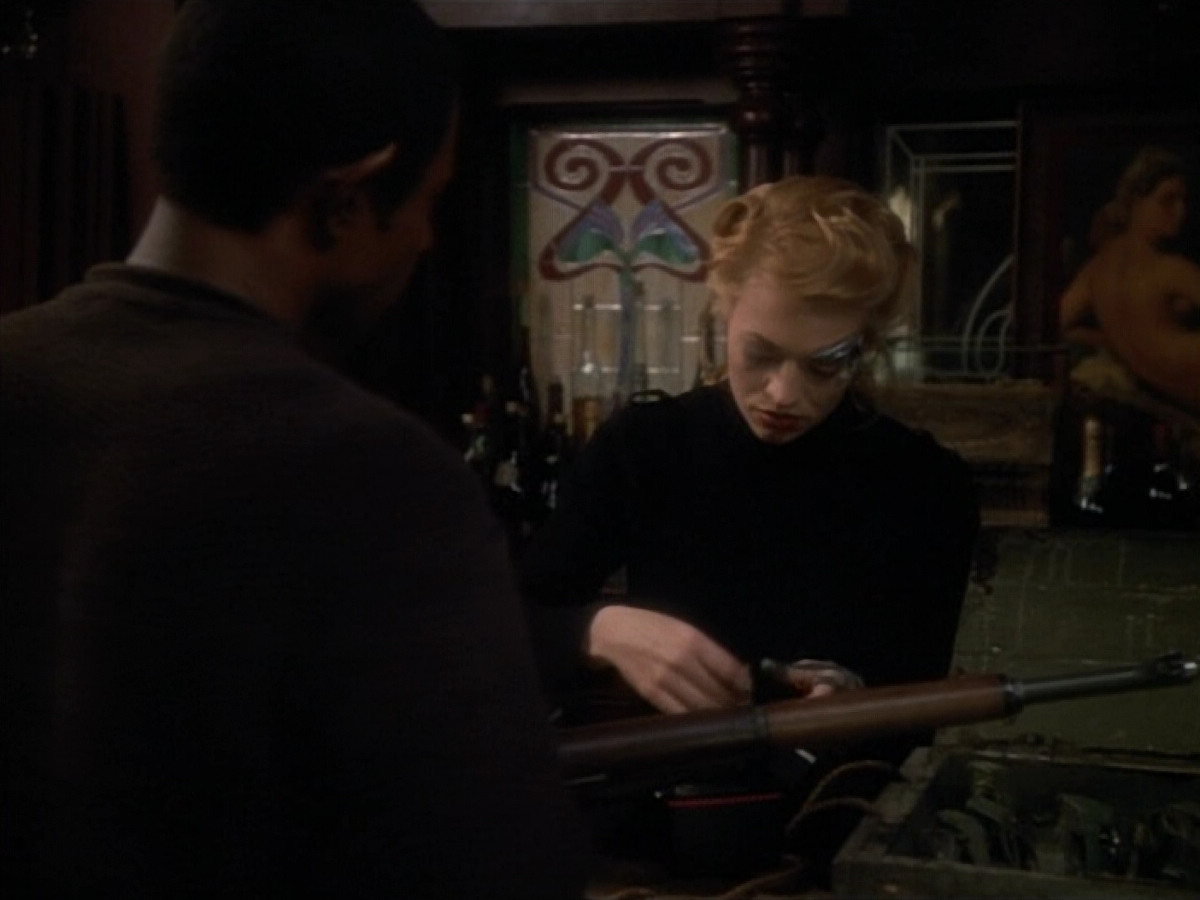 extant_StarTrekVOY_4x19-TheKillingGamePart2_01658.jpg