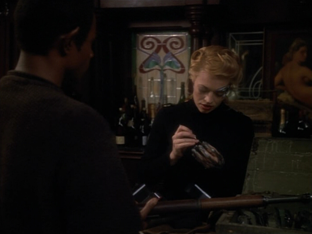 extant_StarTrekVOY_4x19-TheKillingGamePart2_01674.jpg