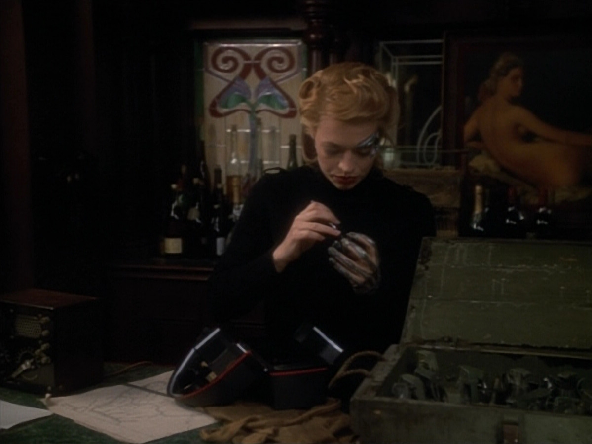 extant_StarTrekVOY_4x19-TheKillingGamePart2_01682.jpg