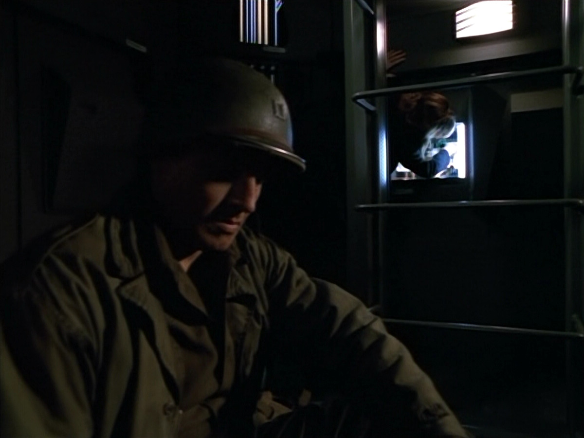 extant_StarTrekVOY_4x19-TheKillingGamePart2_01723.jpg
