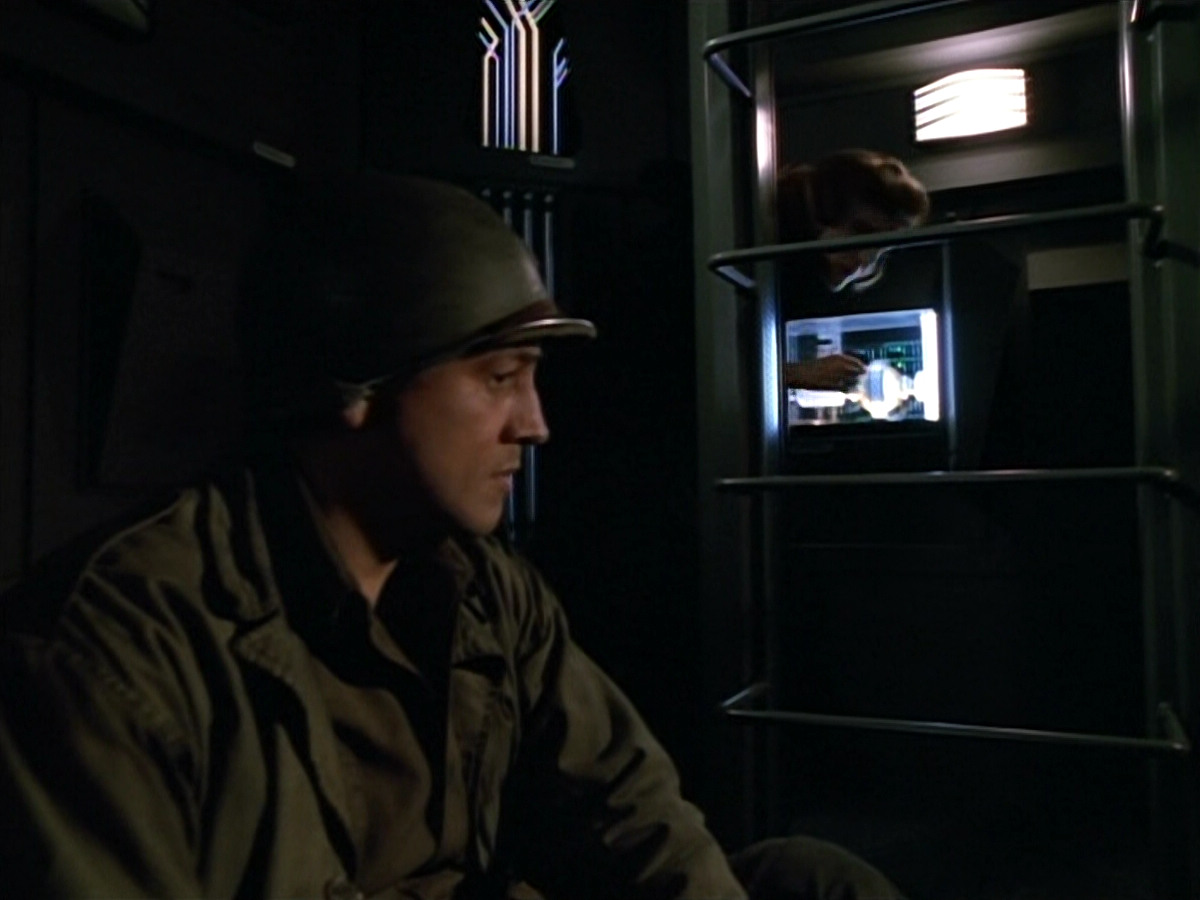 extant_StarTrekVOY_4x19-TheKillingGamePart2_01725.jpg