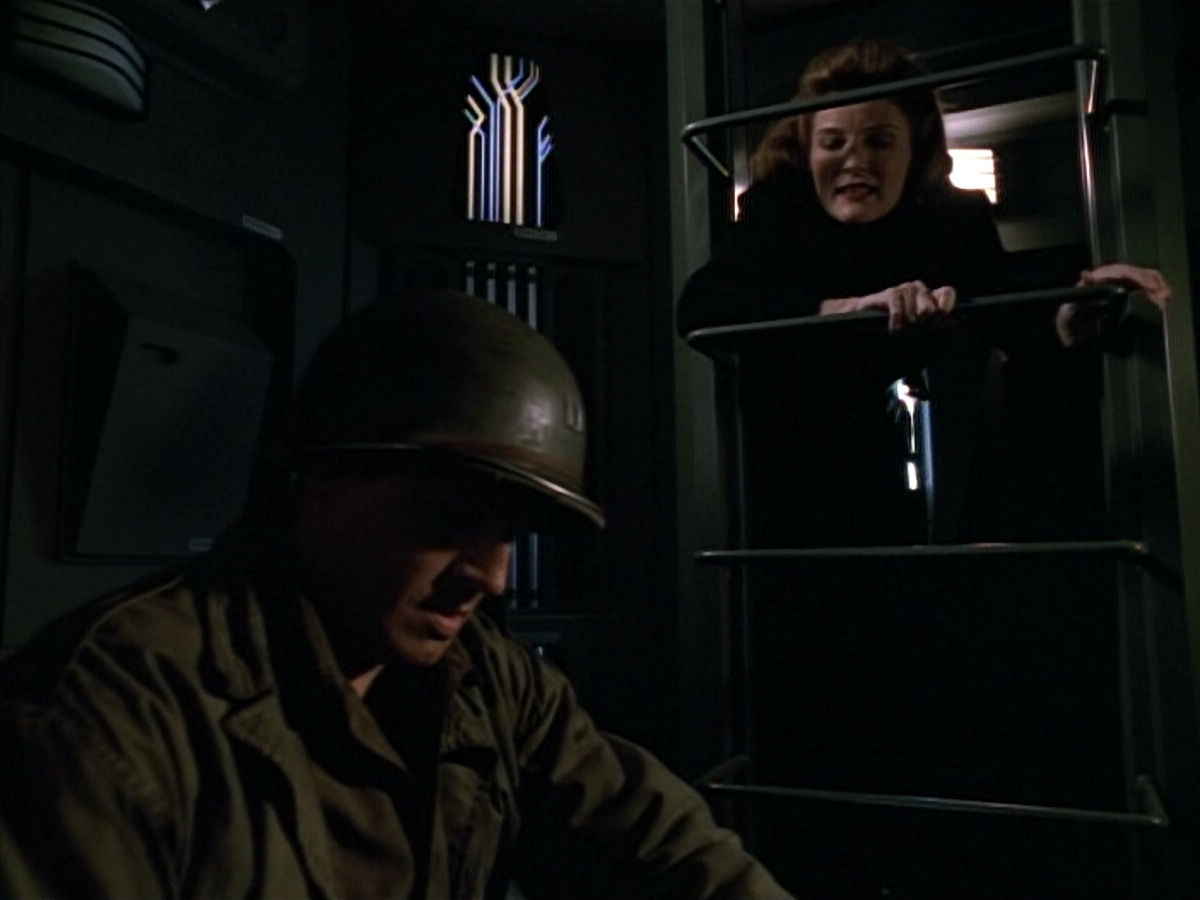 extant_StarTrekVOY_4x19-TheKillingGamePart2_01731.jpg