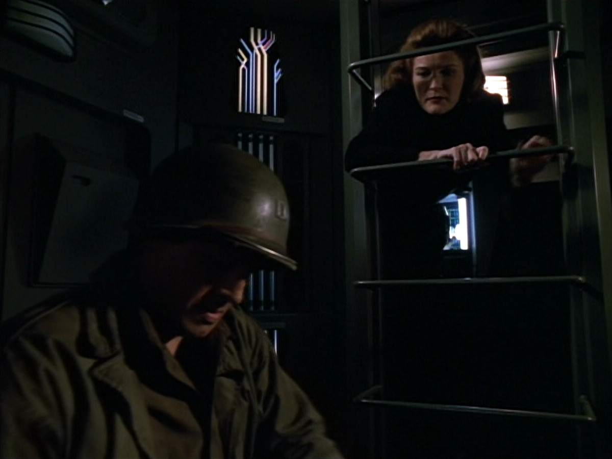 extant_StarTrekVOY_4x19-TheKillingGamePart2_01732.jpg