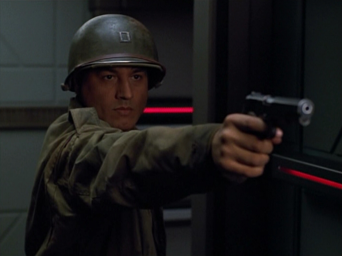 extant_StarTrekVOY_4x19-TheKillingGamePart2_01830.jpg