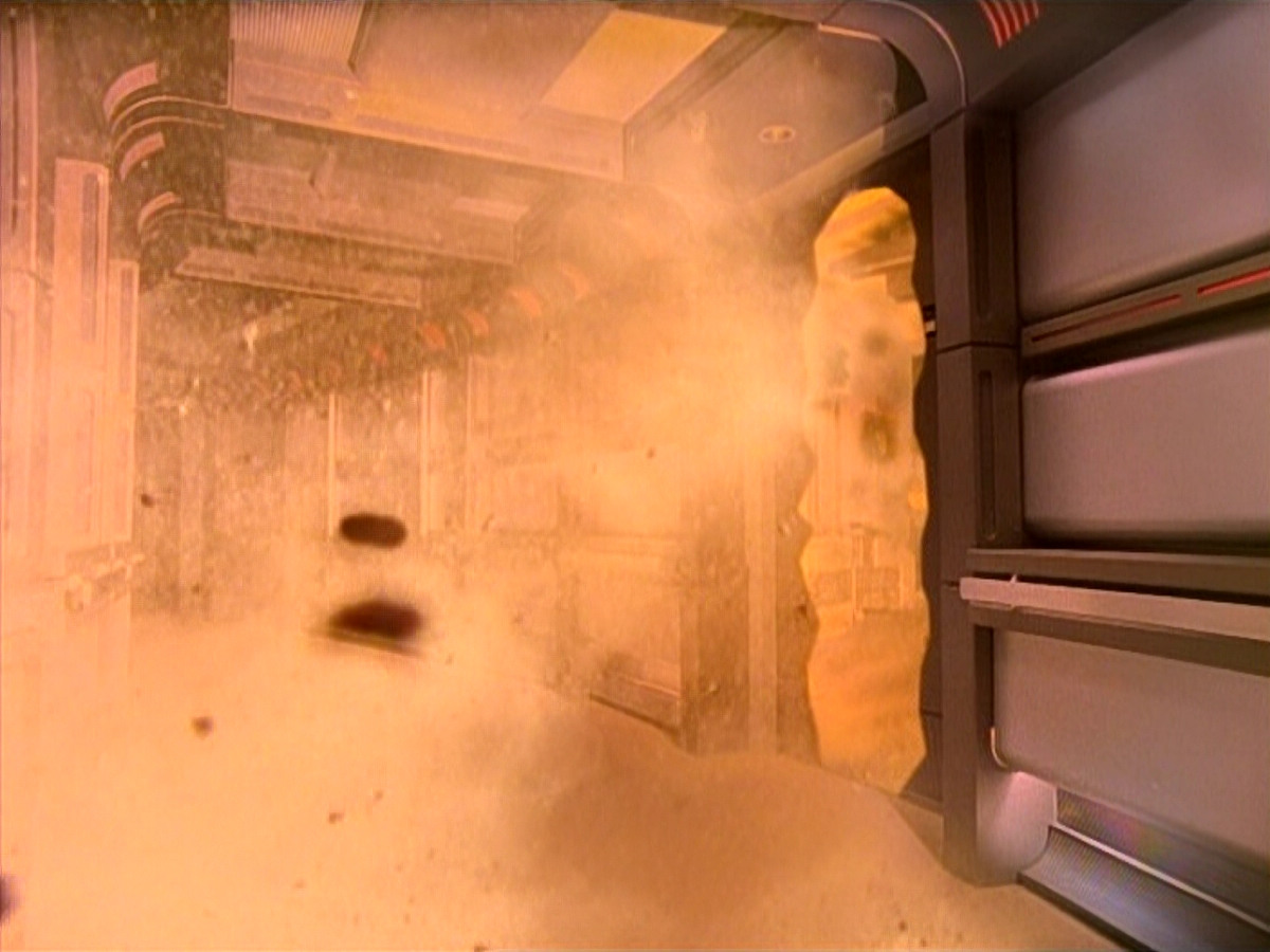 extant_StarTrekVOY_4x19-TheKillingGamePart2_01876.jpg