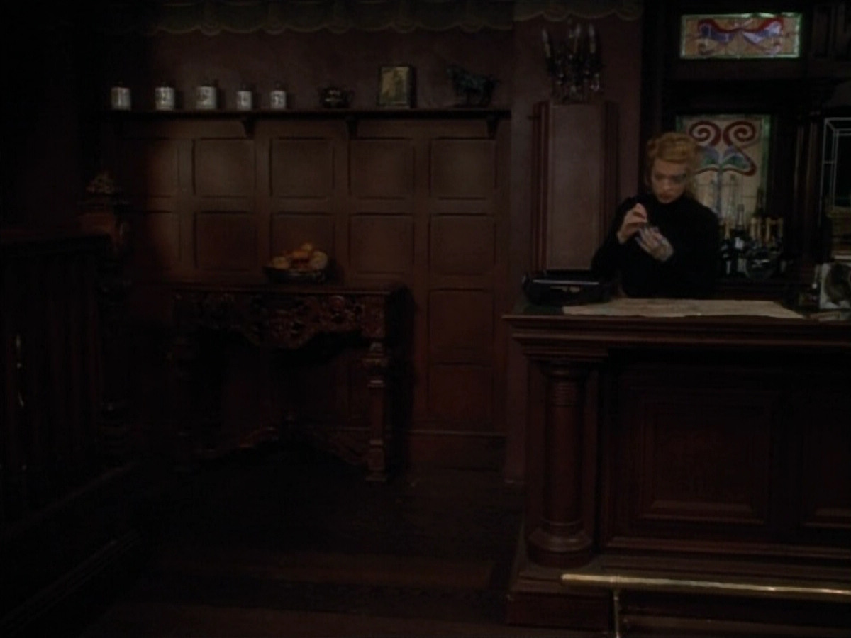 extant_StarTrekVOY_4x19-TheKillingGamePart2_01880.jpg
