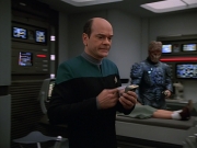 extant_StarTrekVOY_4x19-TheKillingGamePart2_01068.jpg