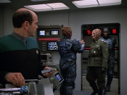 extant_StarTrekVOY_4x19-TheKillingGamePart2_01072.jpg