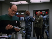 extant_StarTrekVOY_4x19-TheKillingGamePart2_01073.jpg