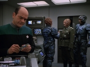 extant_StarTrekVOY_4x19-TheKillingGamePart2_01074.jpg