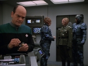extant_StarTrekVOY_4x19-TheKillingGamePart2_01077.jpg