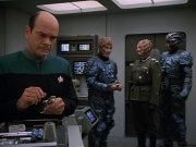extant_StarTrekVOY_4x19-TheKillingGamePart2_01078.jpg