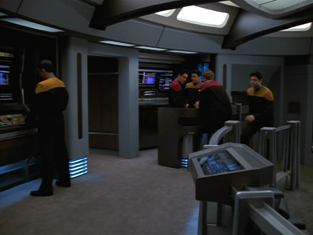 extant_StarTrekVOY_4x22-Unforgettable_00013.jpg