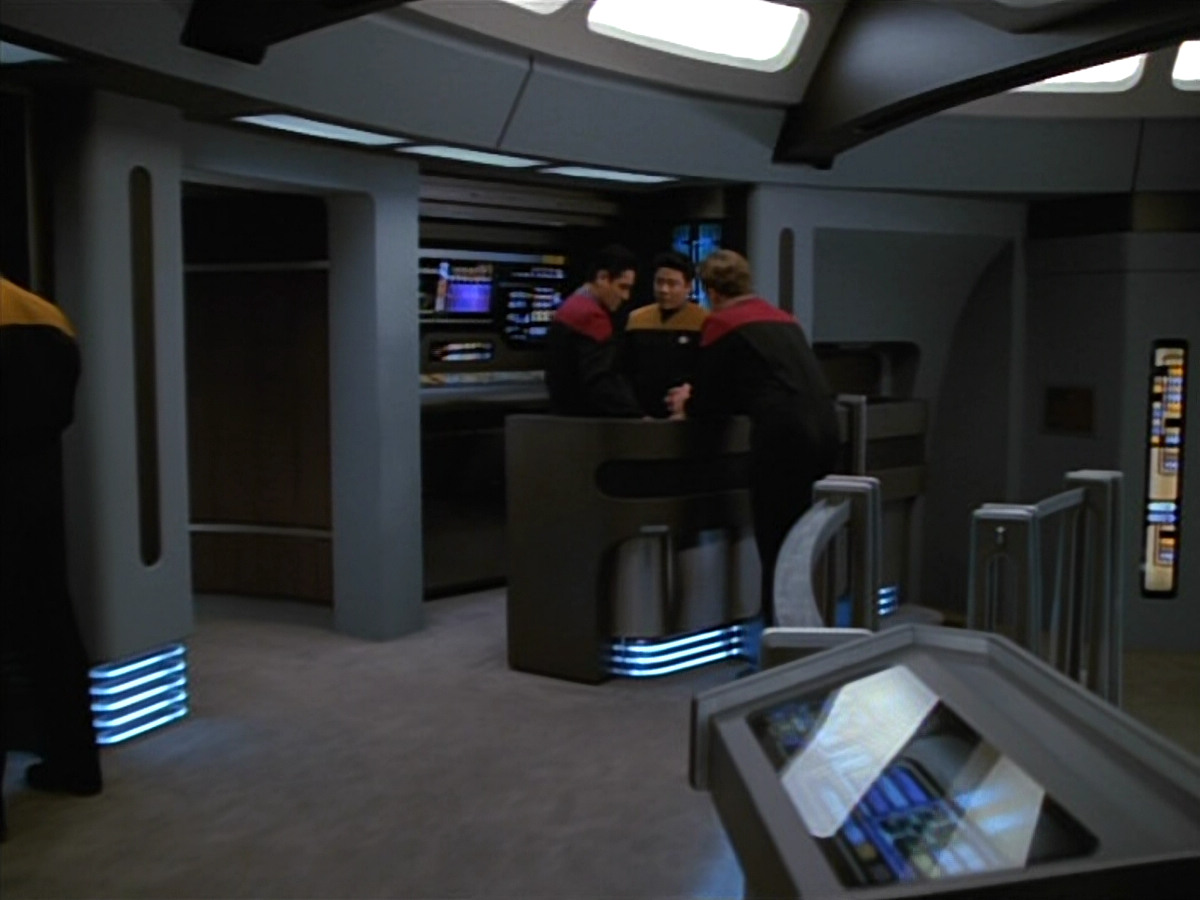 extant_StarTrekVOY_4x22-Unforgettable_00018.jpg