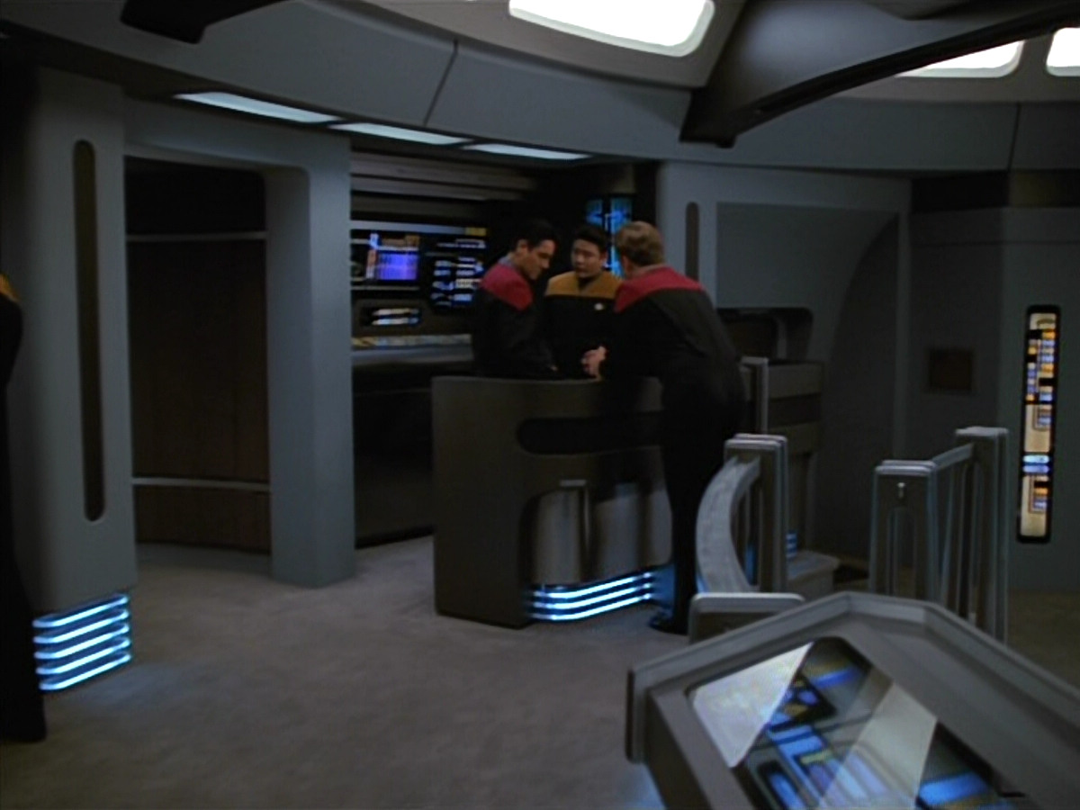 extant_StarTrekVOY_4x22-Unforgettable_00019.jpg