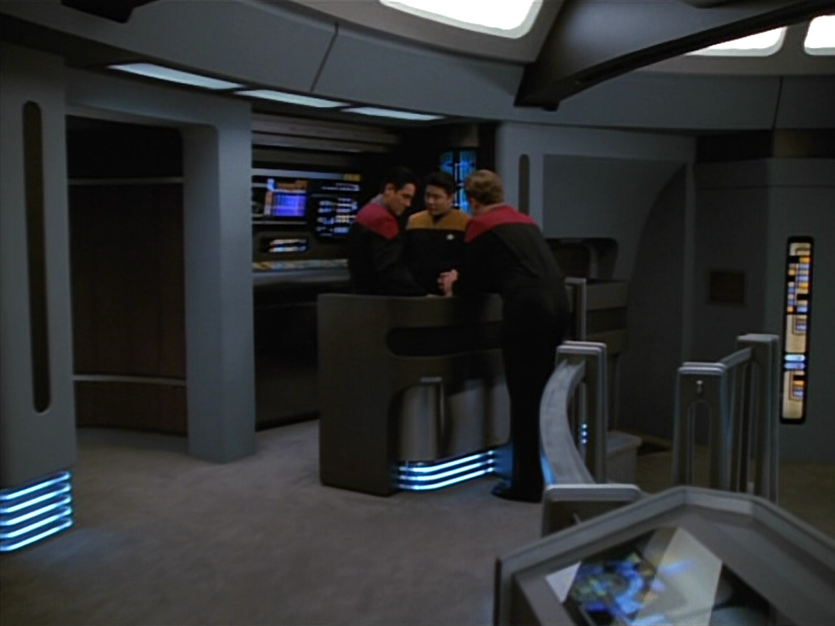 extant_StarTrekVOY_4x22-Unforgettable_00020.jpg