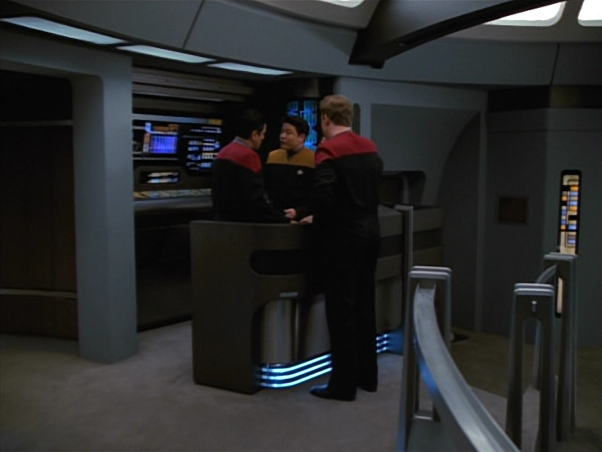 extant_StarTrekVOY_4x22-Unforgettable_00024.jpg
