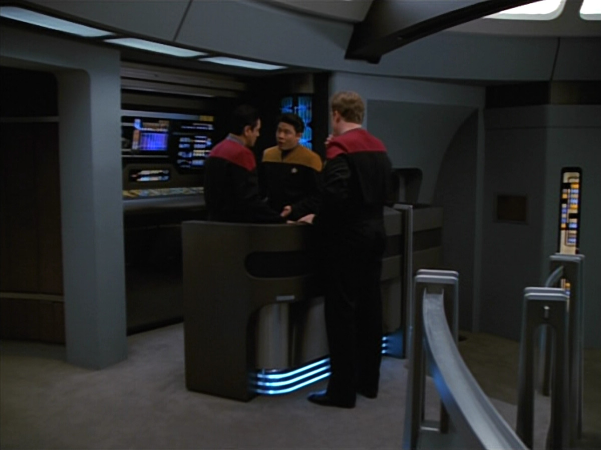 extant_StarTrekVOY_4x22-Unforgettable_00025.jpg