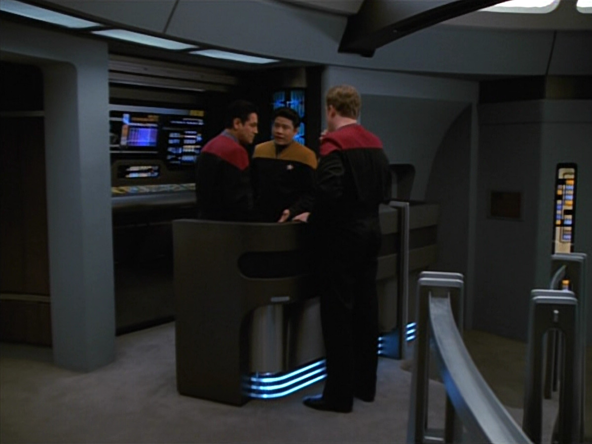 extant_StarTrekVOY_4x22-Unforgettable_00026.jpg