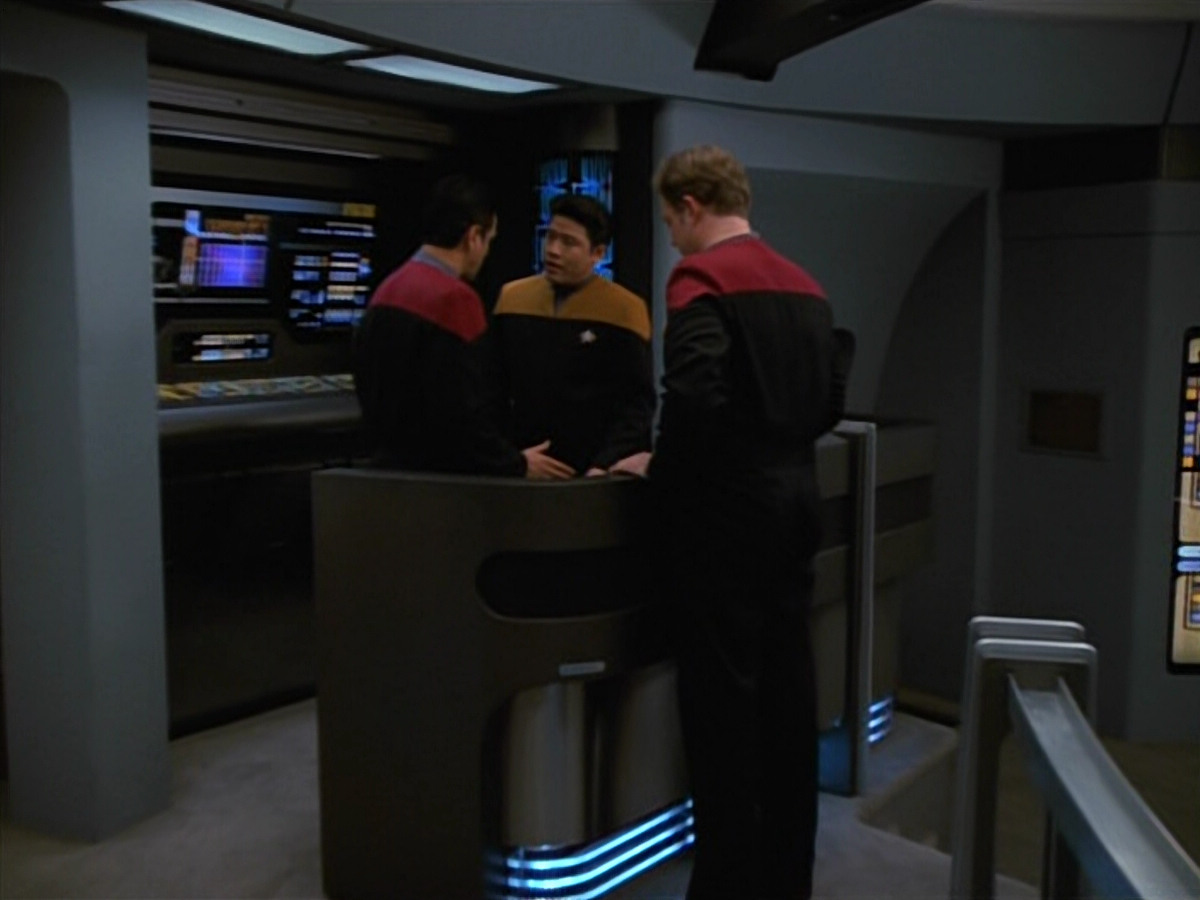 extant_StarTrekVOY_4x22-Unforgettable_00029.jpg