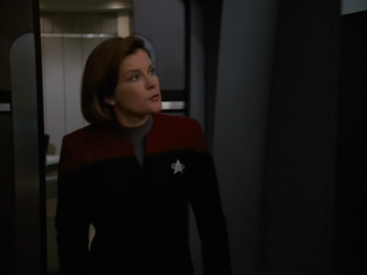extant_StarTrekVOY_4x22-Unforgettable_00074.jpg