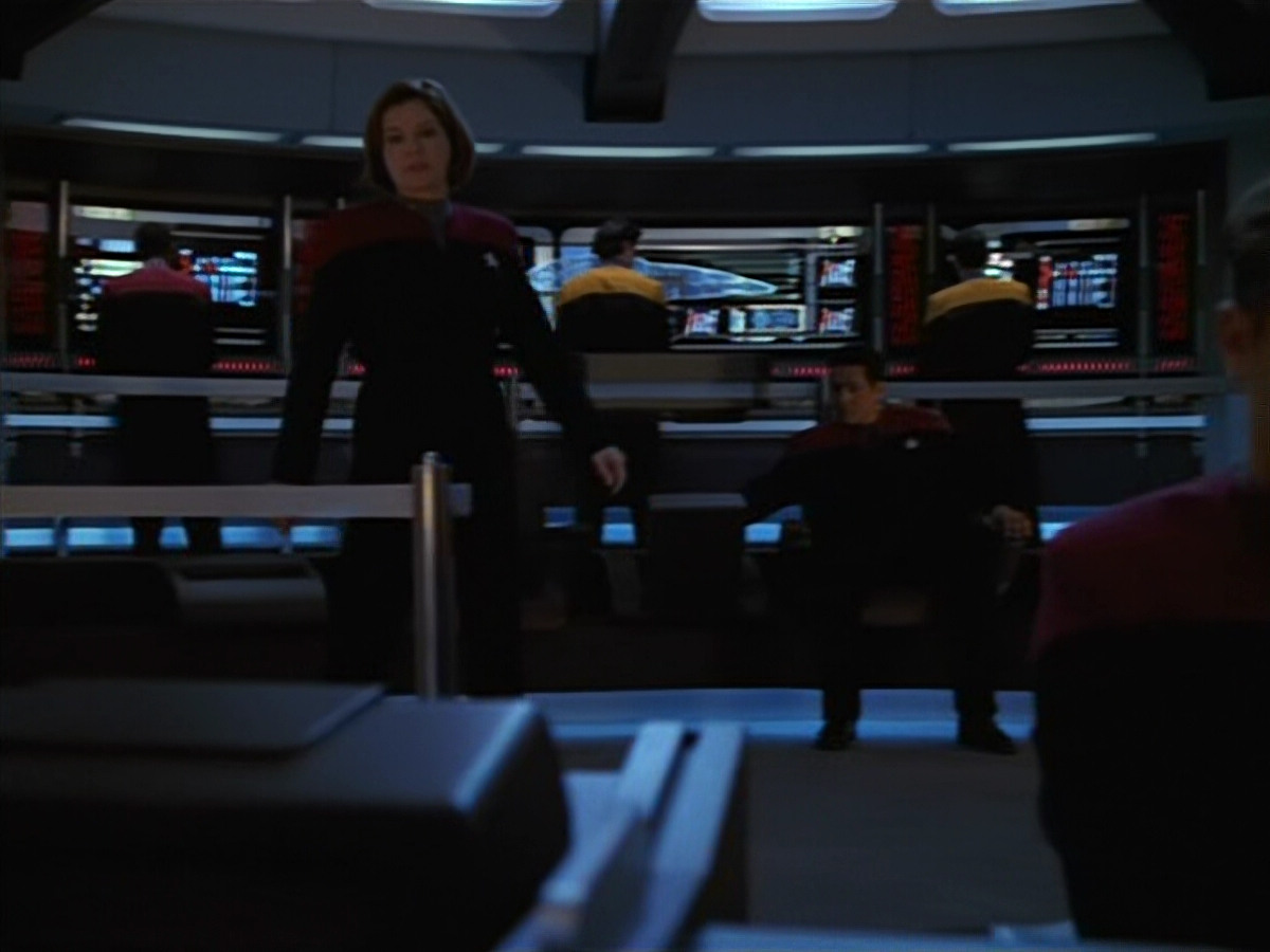 extant_StarTrekVOY_4x22-Unforgettable_00103.jpg