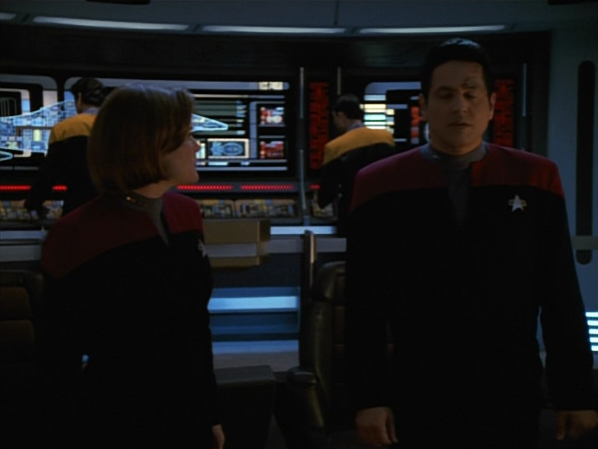 extant_StarTrekVOY_4x22-Unforgettable_00160.jpg