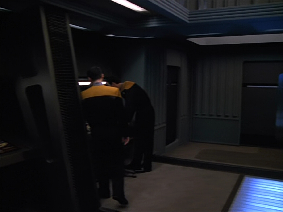 extant_StarTrekVOY_4x22-Unforgettable_01737.jpg