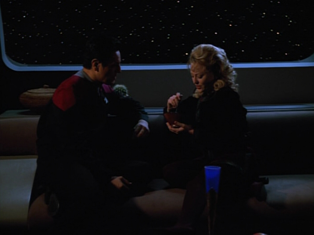 extant_StarTrekVOY_4x22-Unforgettable_02218.jpg