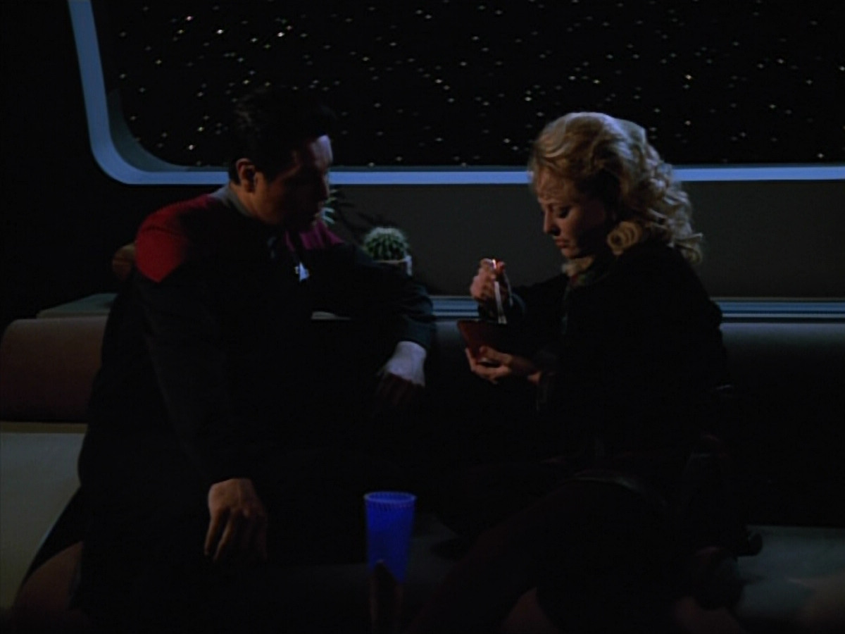 extant_StarTrekVOY_4x22-Unforgettable_02230.jpg