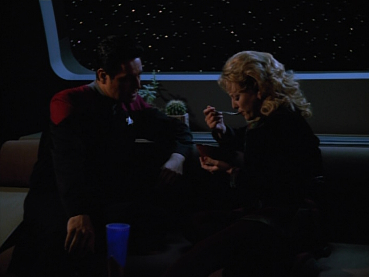 extant_StarTrekVOY_4x22-Unforgettable_02235.jpg
