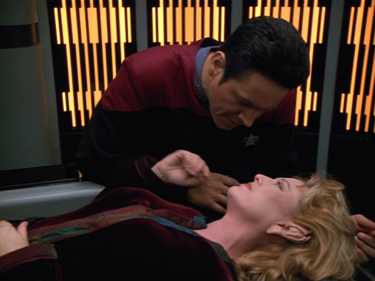 extant_StarTrekVOY_4x22-Unforgettable_03034.jpg