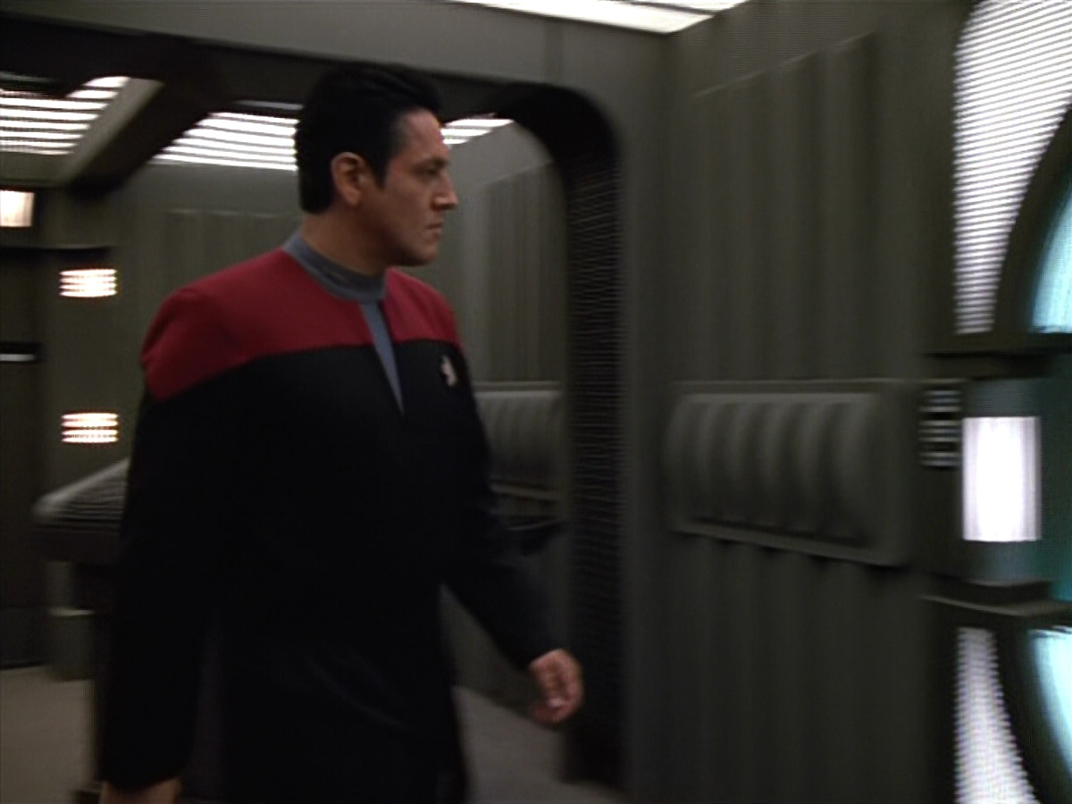 extant_StarTrekVOY_4x22-Unforgettable_03104.jpg