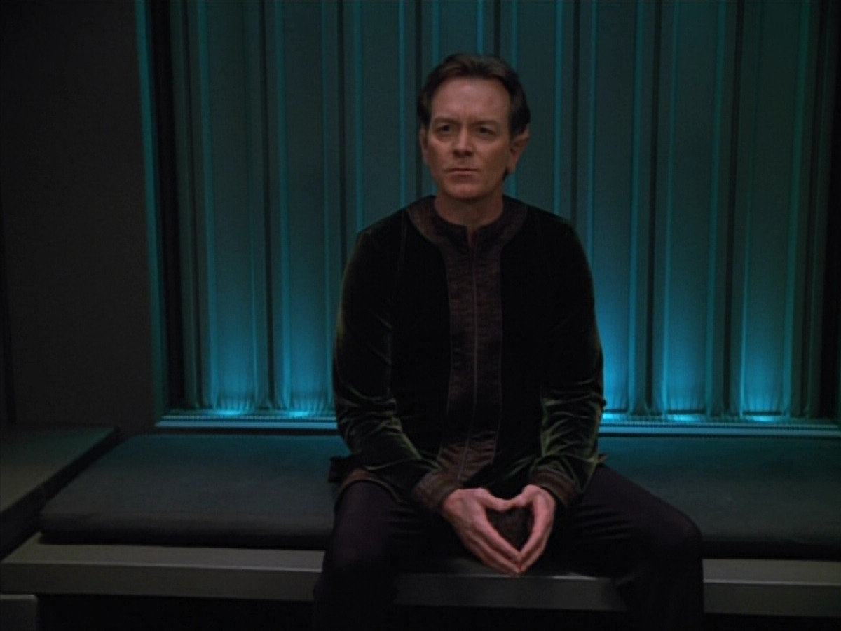 extant_StarTrekVOY_4x22-Unforgettable_03129.jpg