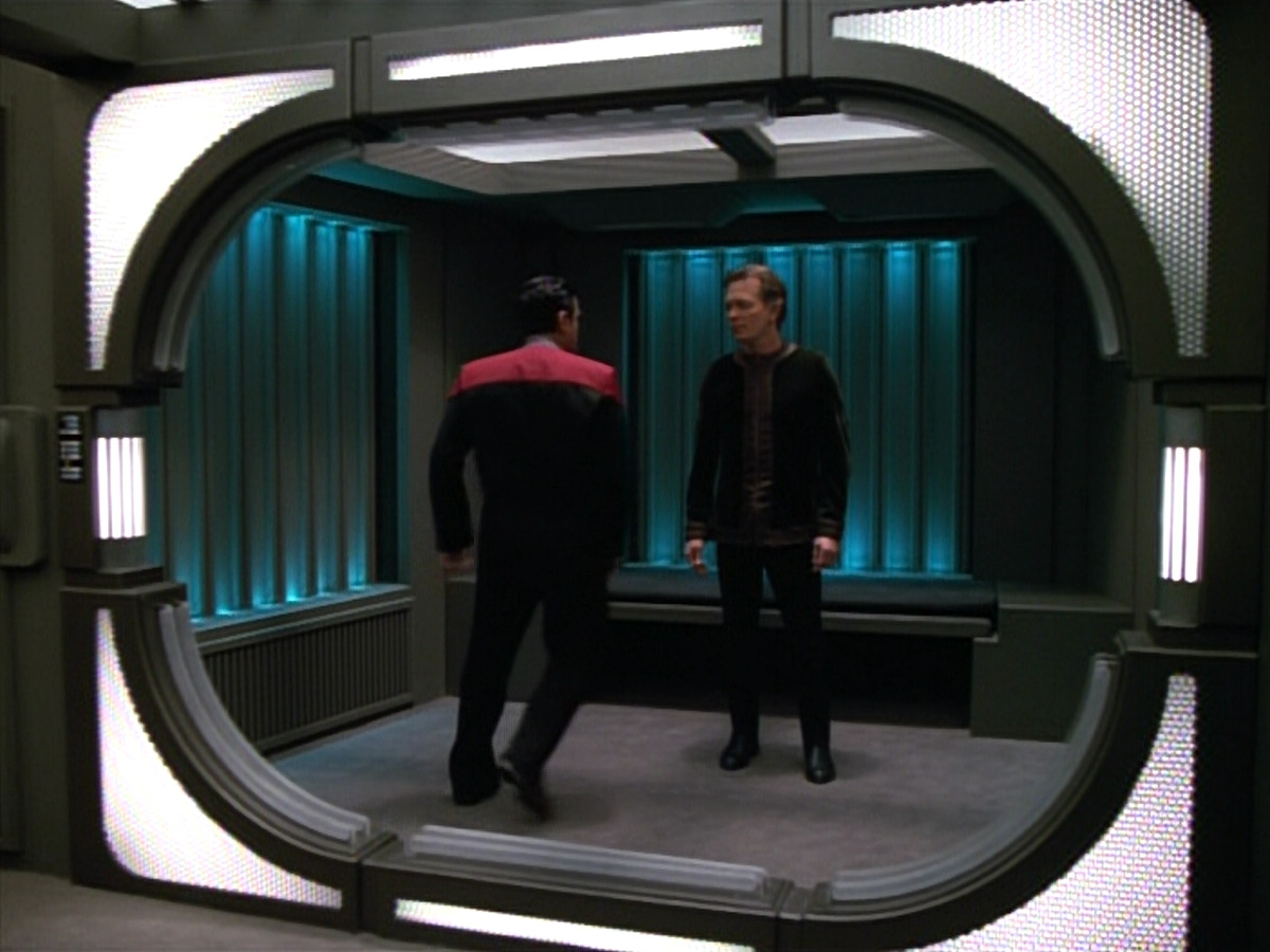 extant_StarTrekVOY_4x22-Unforgettable_03155.jpg