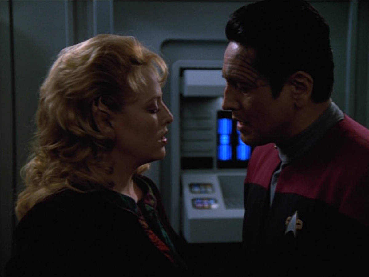 extant_StarTrekVOY_4x22-Unforgettable_03475.jpg