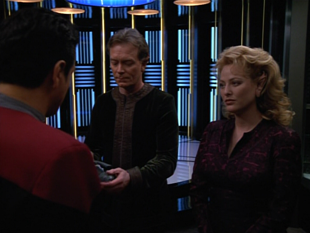 extant_StarTrekVOY_4x22-Unforgettable_03604.jpg