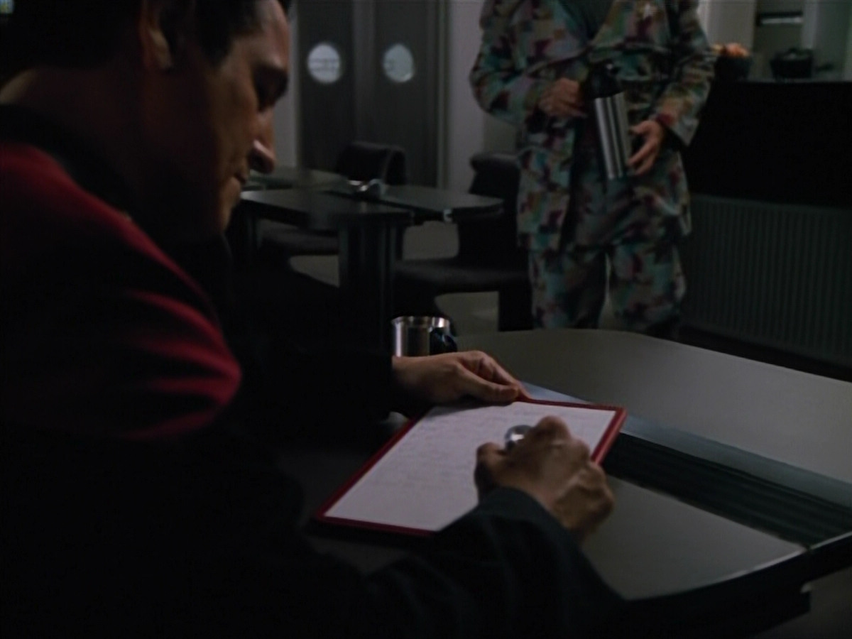 extant_StarTrekVOY_4x22-Unforgettable_03669.jpg