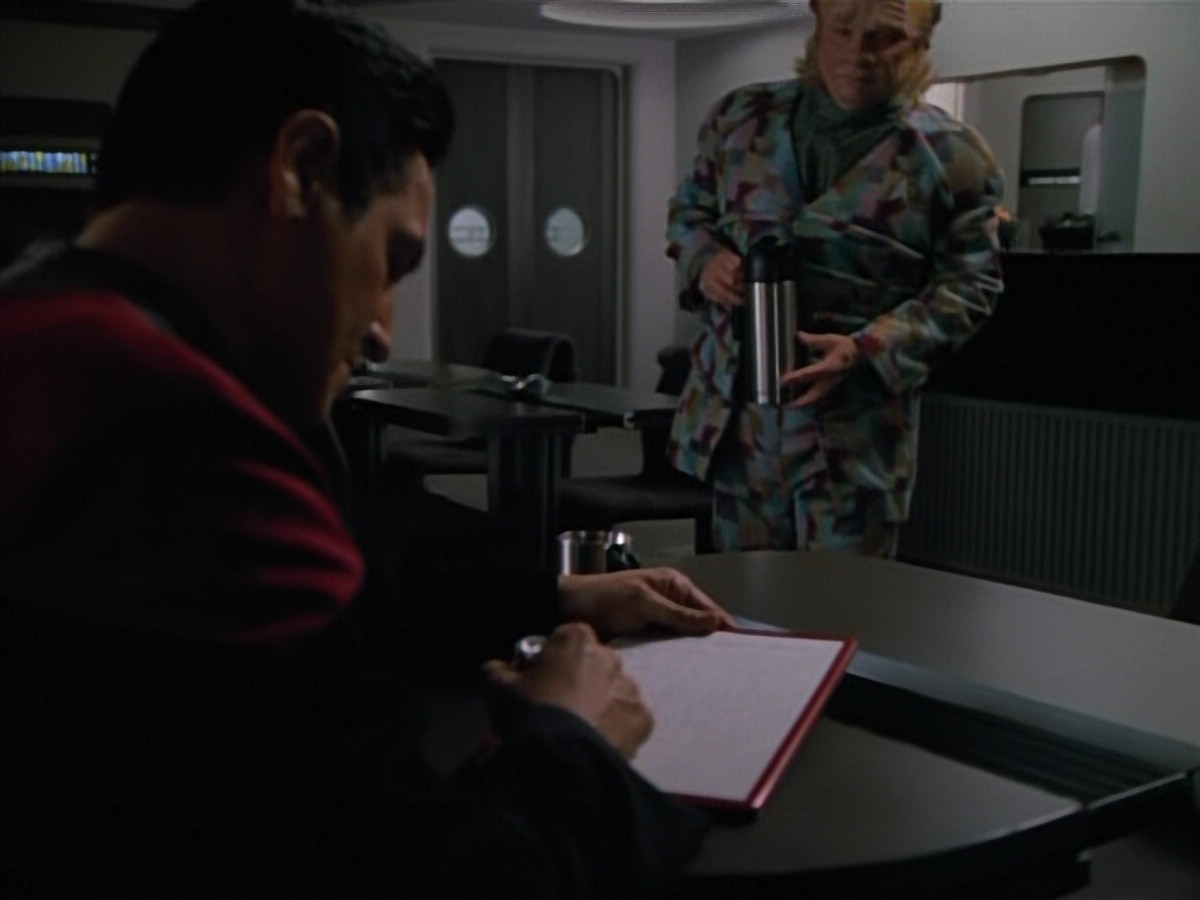 extant_StarTrekVOY_4x22-Unforgettable_03670.jpg