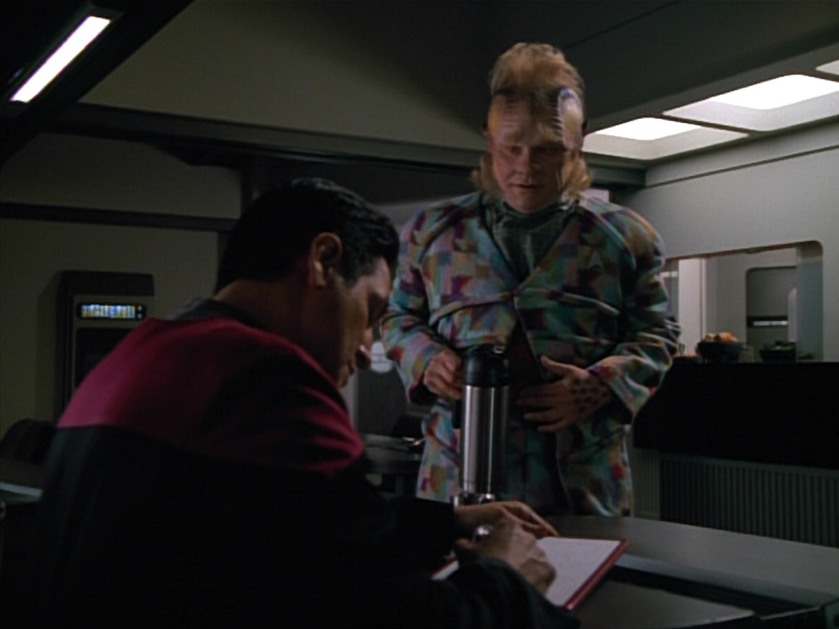 extant_StarTrekVOY_4x22-Unforgettable_03677.jpg