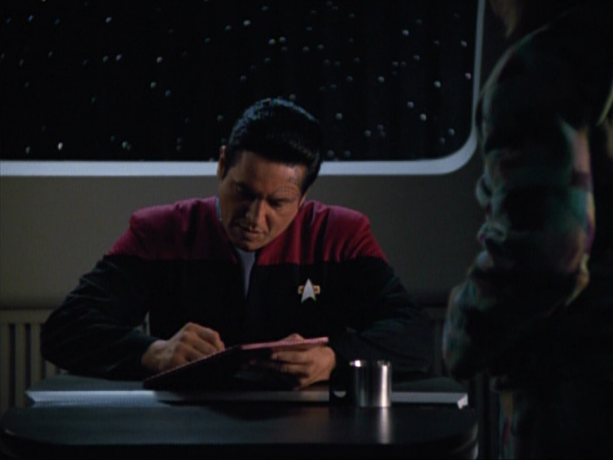 extant_StarTrekVOY_4x22-Unforgettable_03683.jpg