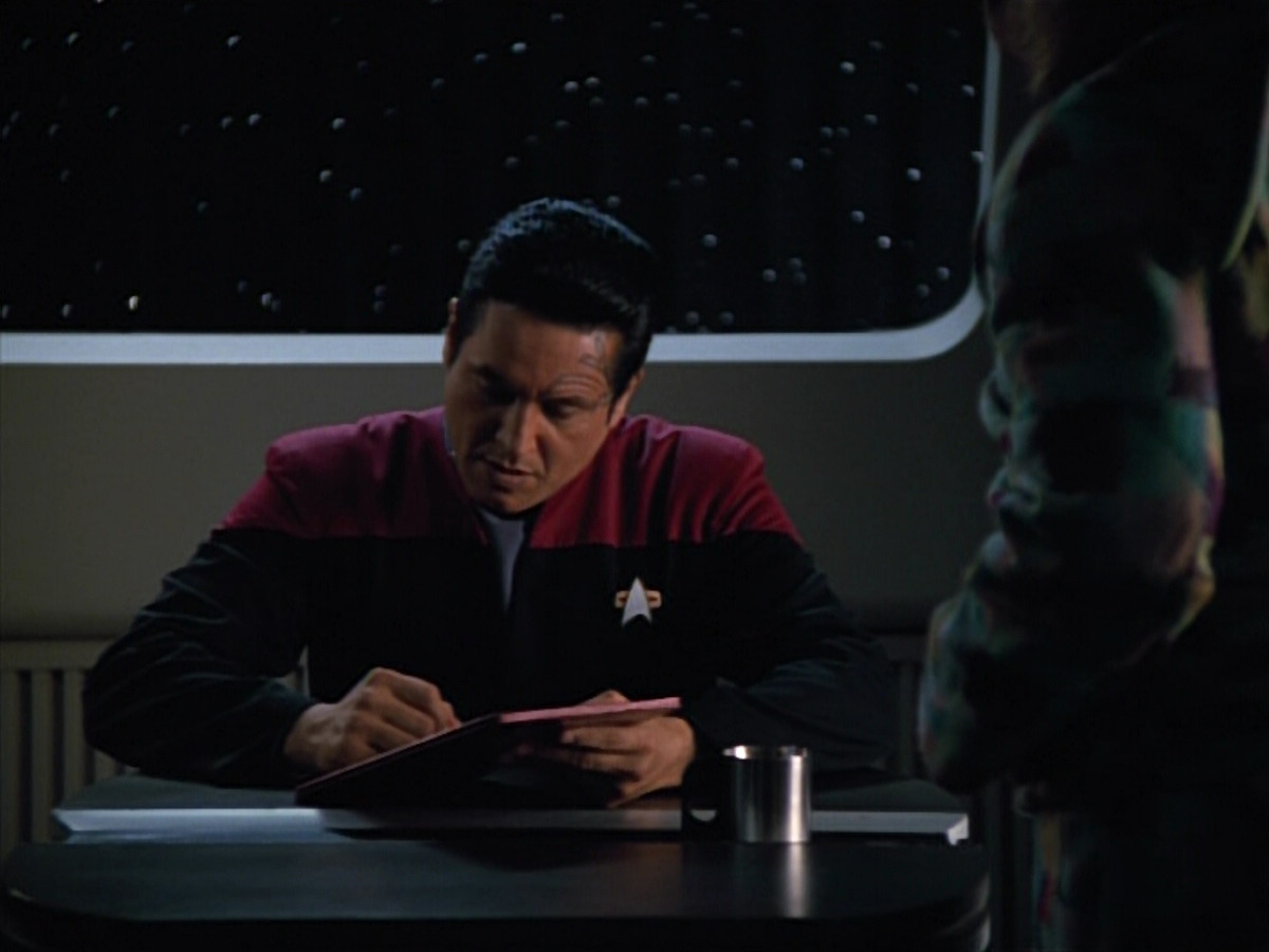 extant_StarTrekVOY_4x22-Unforgettable_03685.jpg