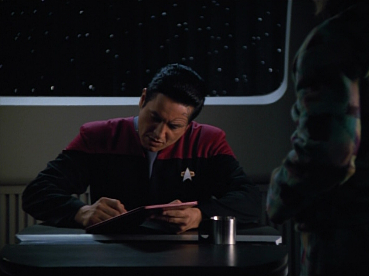 extant_StarTrekVOY_4x22-Unforgettable_03696.jpg