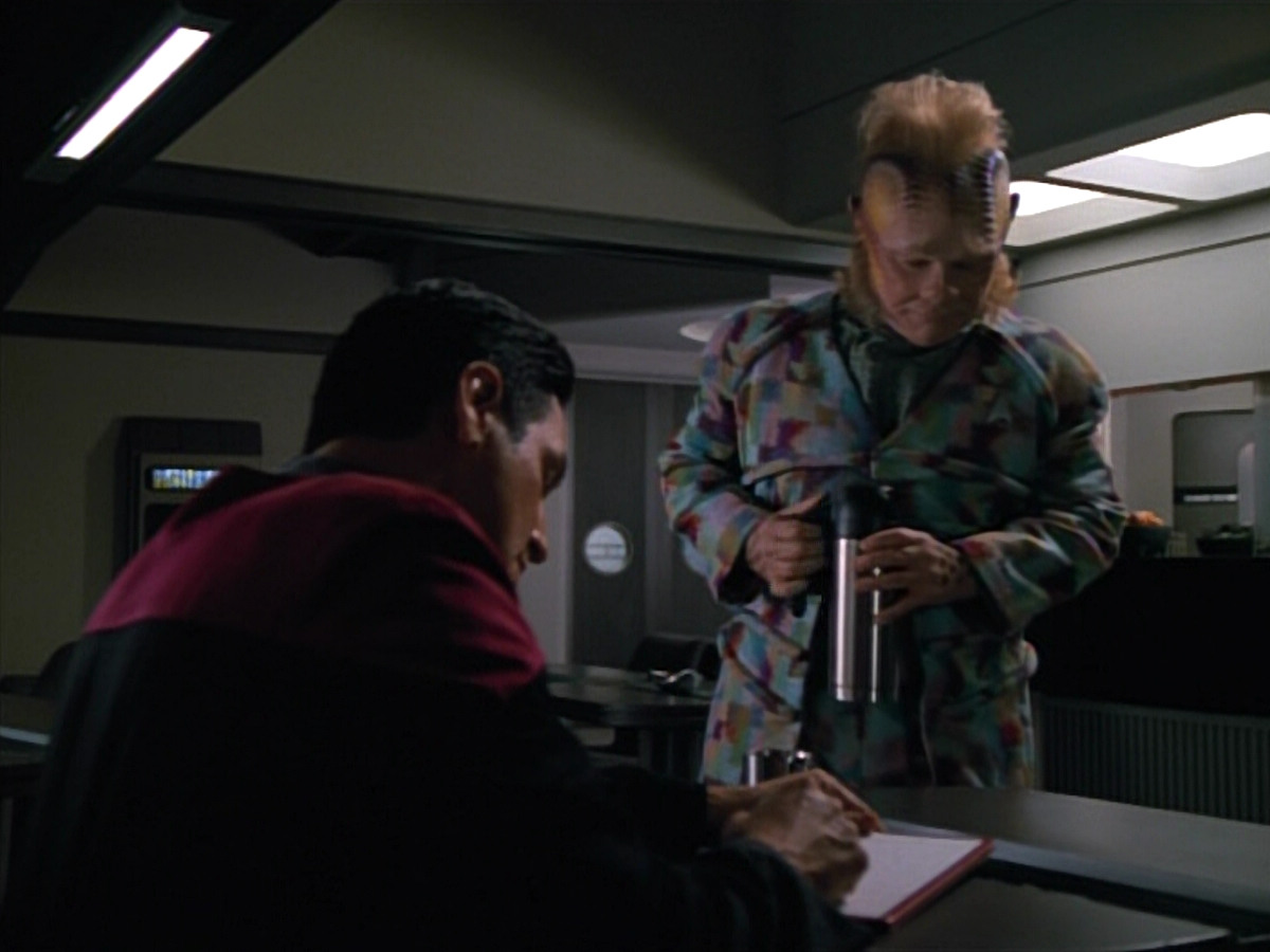 extant_StarTrekVOY_4x22-Unforgettable_03698.jpg