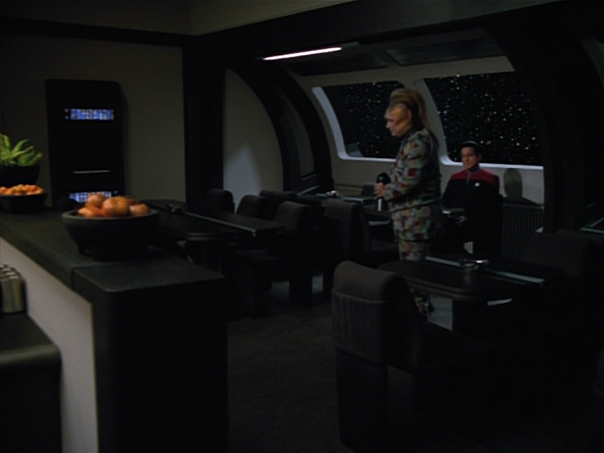 extant_StarTrekVOY_4x22-Unforgettable_03790.jpg
