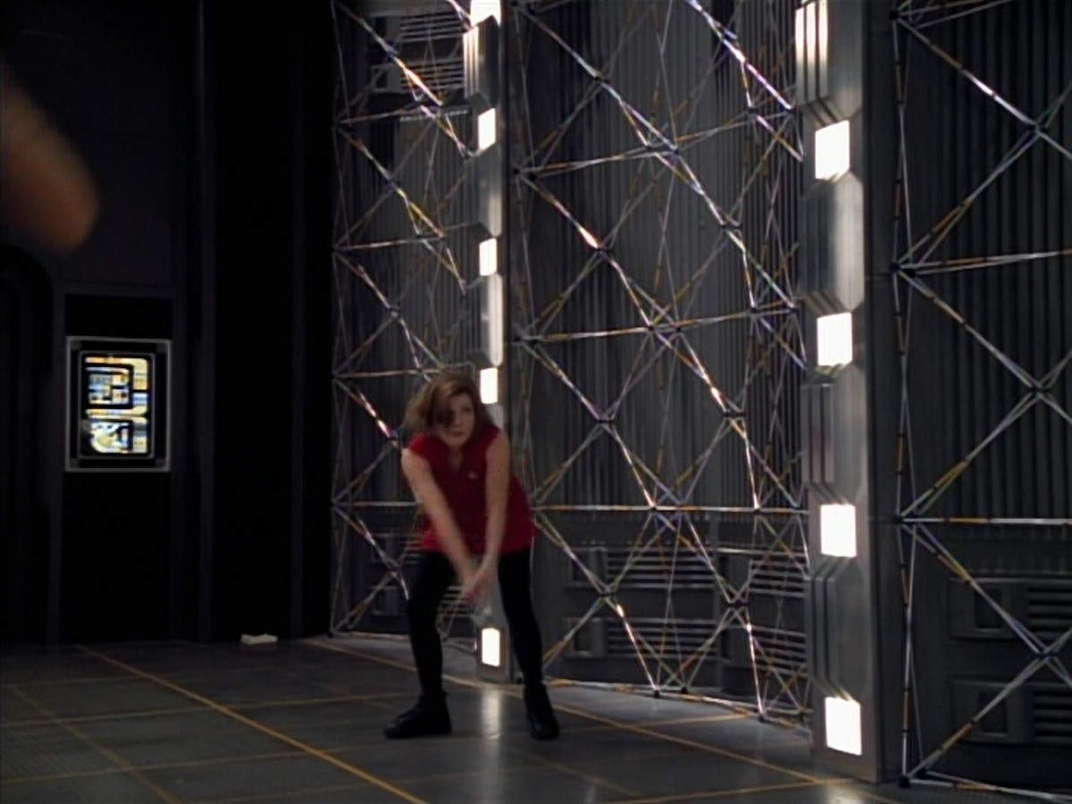 extant_StarTrek_Voyager_4x26-HopeAndFear_00004.jpg